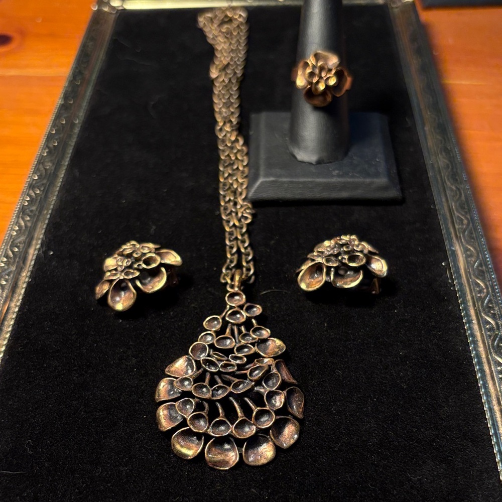 Hannu Ikoren bronze necklace, earrings and ring.